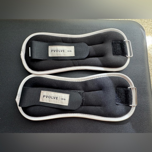 Pvolve 1.5 lb Black Ankle Weights - Picture 2 of 6